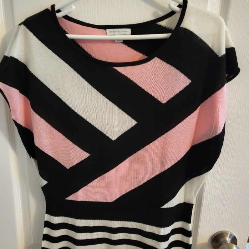 New York & Company sleeveless top size S